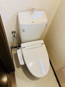 長年ご使用のトイレを床までリフレッシュ！　八王子市Y様邸