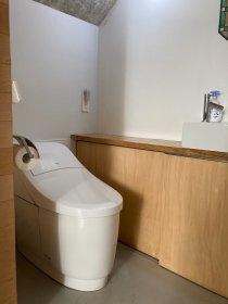 洗練された空間へ、カフェのトイレリフォーム｜宮崎市